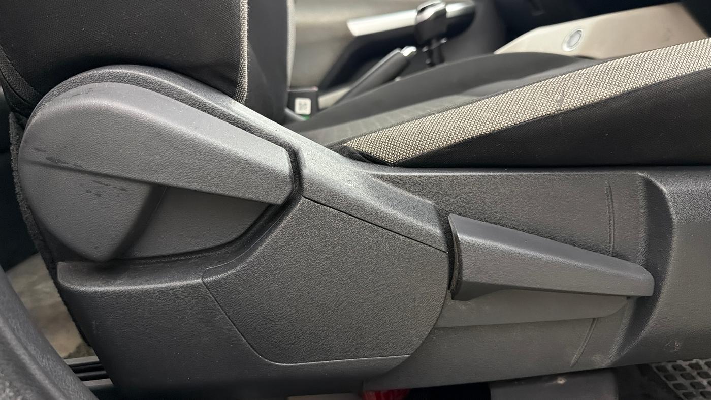2021 Nissan MAGNITE XV MT, Petrol, Manual, 19,319 km, Driver Side Adjustment Panel