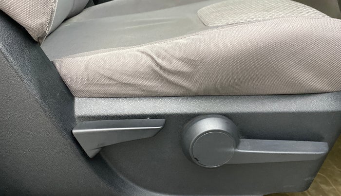 2016 Mahindra Kuv100 K8 D 5 STR, Diesel, Manual, 62,404 km, Driver Side Adjustment Panel