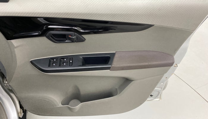 2016 Mahindra Kuv100 K8 D 5 STR, Diesel, Manual, 62,404 km, Driver Side Door Panels Control