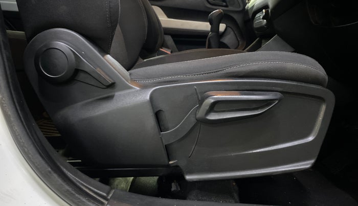 2023 Tata PUNCH ACCOMPLISHED MT, Petrol, Manual, 44,208 km, Driver Side Adjustment Panel