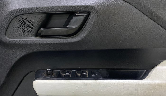 2023 Tata PUNCH ACCOMPLISHED MT, Petrol, Manual, 44,208 km, Driver Side Door Panels Control