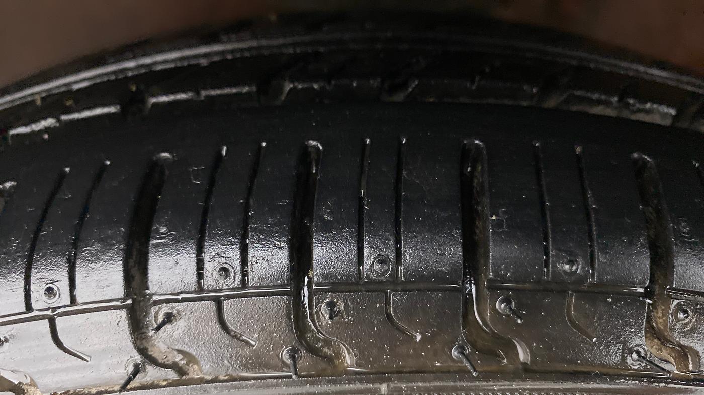 2011 Maruti Zen Estilo LXI, Petrol, Manual, 15,049 km, Left Front Tyre Tread