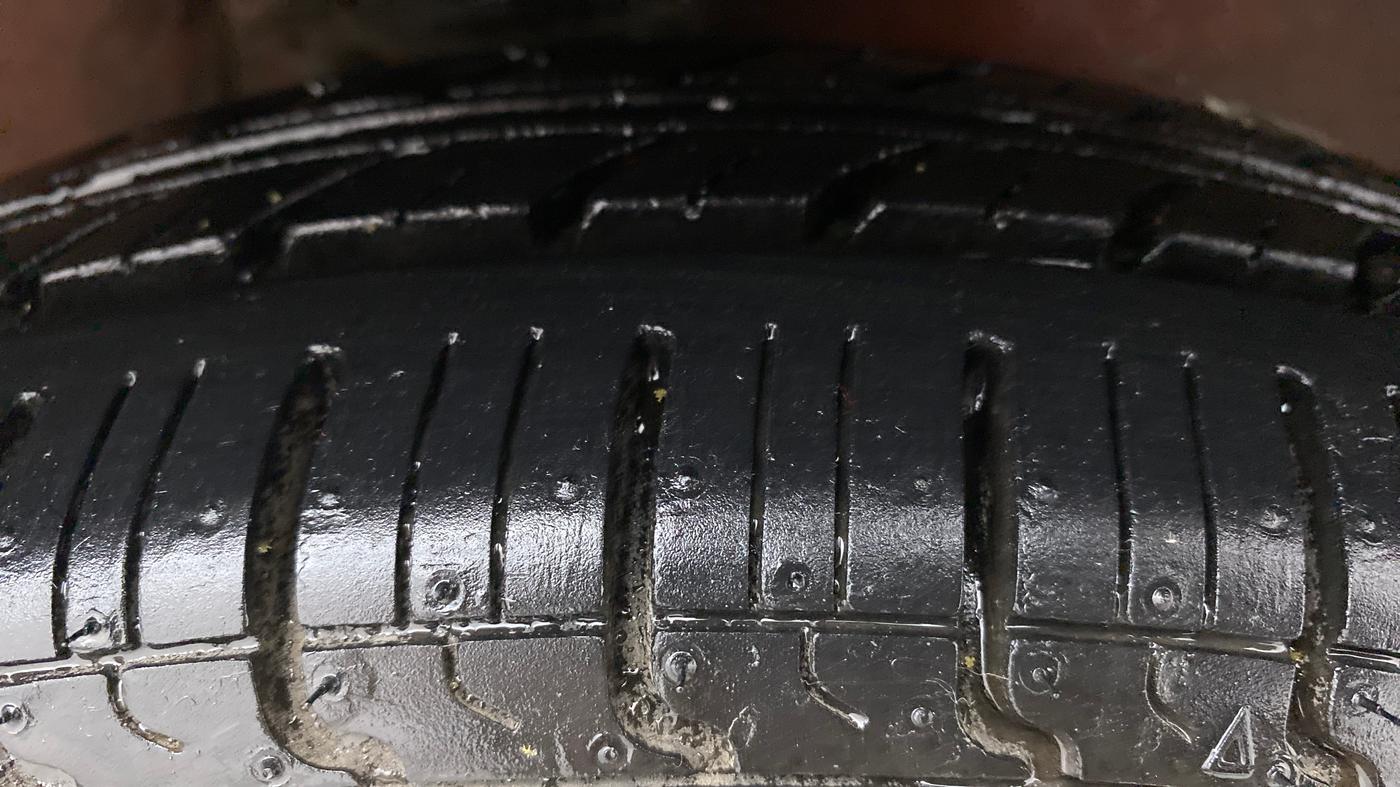 2011 Maruti Zen Estilo LXI, Petrol, Manual, 15,049 km, Right Front Tyre Tread