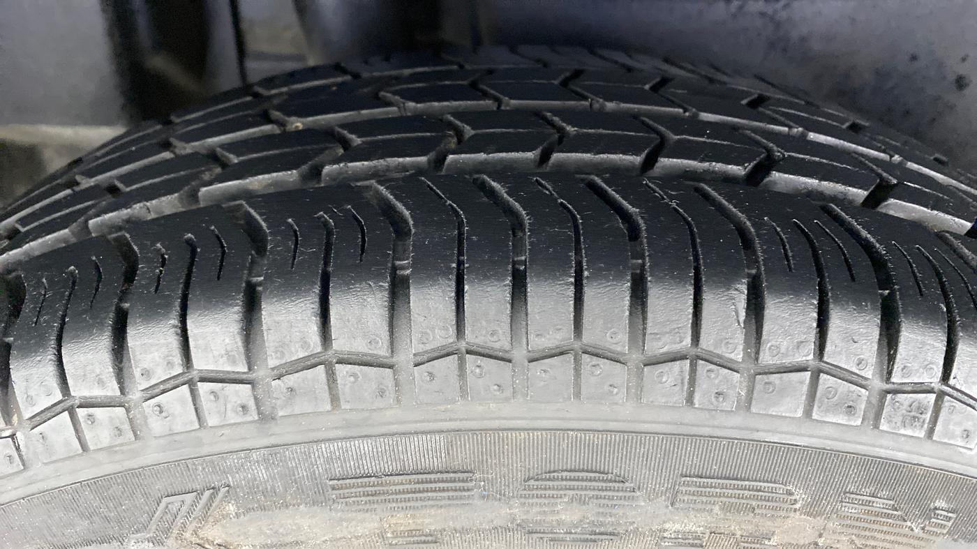 2017 Maruti Dzire VXI, Petrol, Manual, 41,639 km, Right Rear Tyre Tread