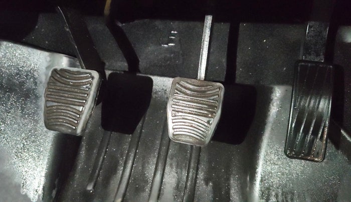 2022 Mahindra XUV700 MX P MT 5 STR, Petrol, Manual, 12,995 km, Pedals