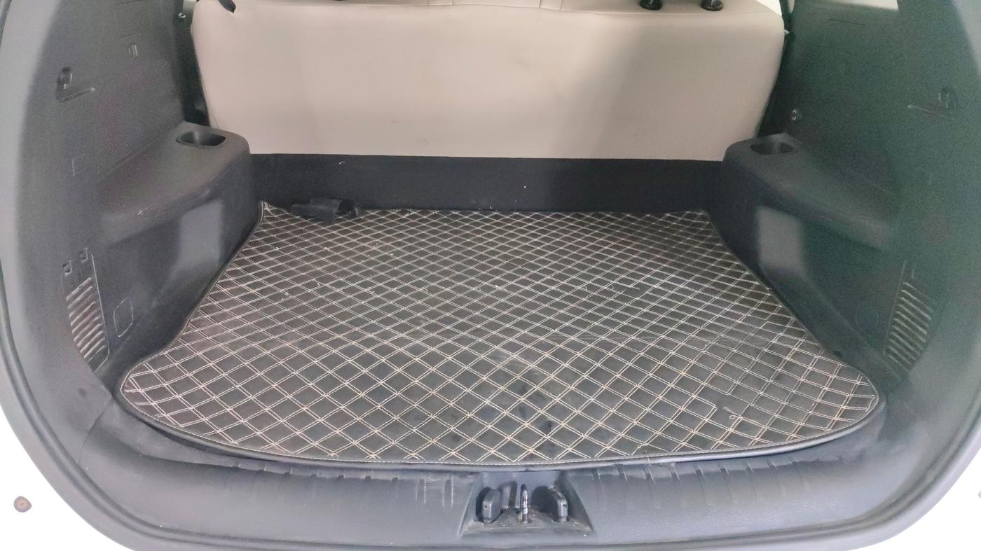 2022 Mahindra XUV700 MX P MT 5 STR, Petrol, Manual, 12,995 km, Boot Inside