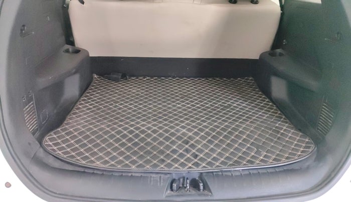 2022 Mahindra XUV700 MX P MT 5 STR, Petrol, Manual, 12,995 km, Boot Inside