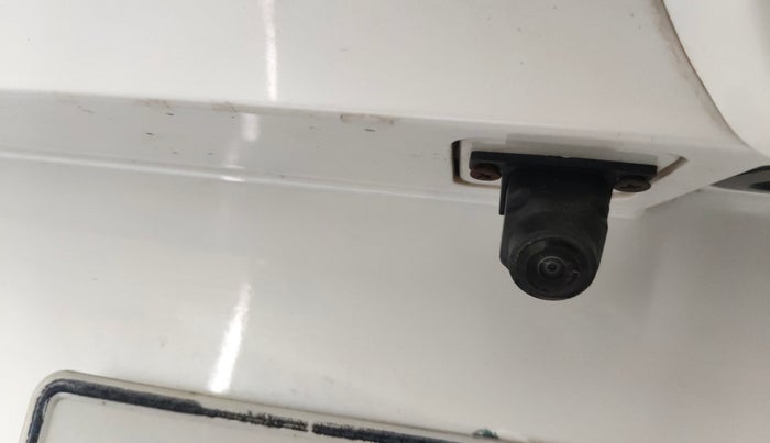 2022 Mahindra XUV700 MX P MT 5 STR, Petrol, Manual, 12,995 km, Parking Camera