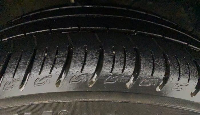 2017 Maruti Baleno ALPHA PETROL 1.2, Petrol, Manual, 90,880 km, Right Front Tyre Tread