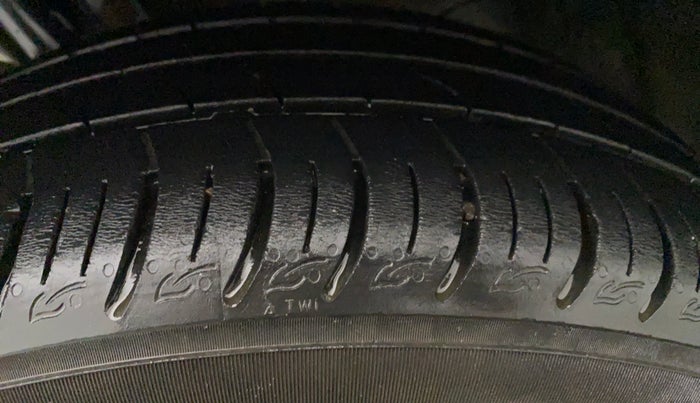 2017 Maruti Baleno ALPHA PETROL 1.2, Petrol, Manual, 90,880 km, Left Front Tyre Tread