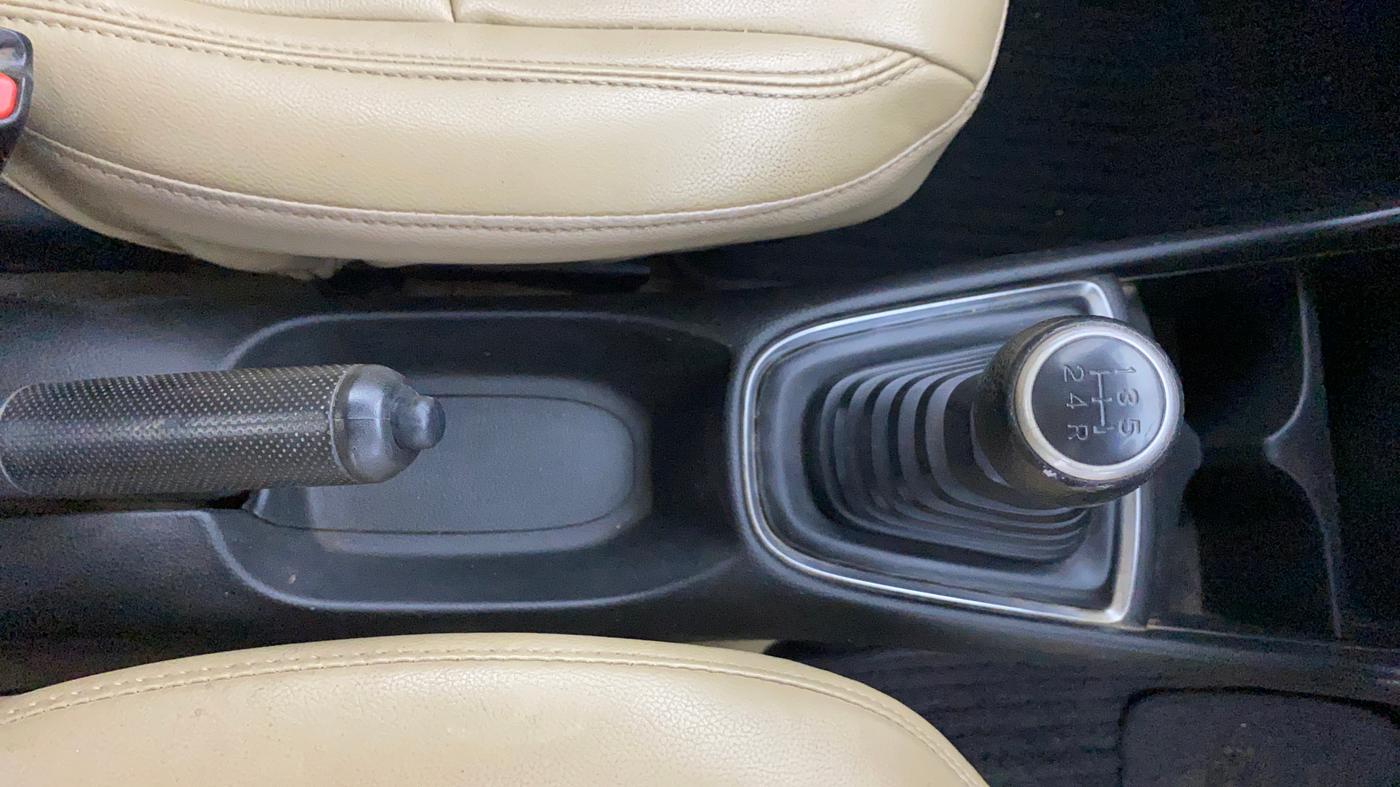 2019 Honda Amaze 1.2L I-VTEC S, CNG, Manual, 95,065 km, Gear Lever