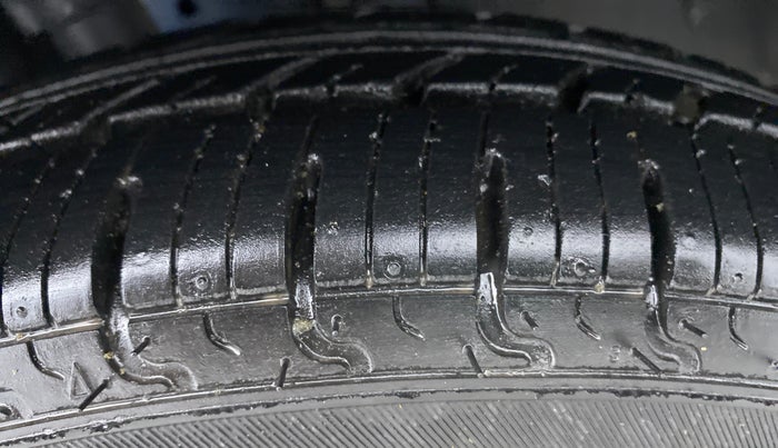 2019 Renault Kwid CLIMBER 1.0, Petrol, Manual, 3,065 km, Right Front Tyre Tread