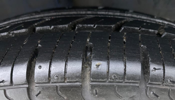 2019 Renault Kwid CLIMBER 1.0, Petrol, Manual, 3,065 km, Left Rear Tyre Tread