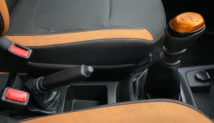 2019 Renault Kwid CLIMBER 1.0, Petrol, Manual, 3,065 km, Gear Lever