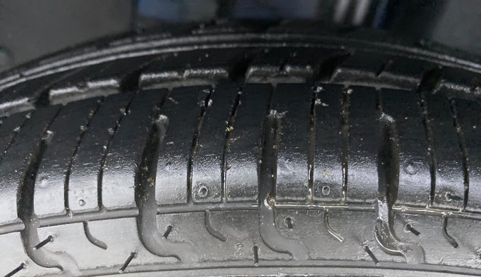 2019 Renault Kwid CLIMBER 1.0, Petrol, Manual, 3,065 km, Left Front Tyre Tread