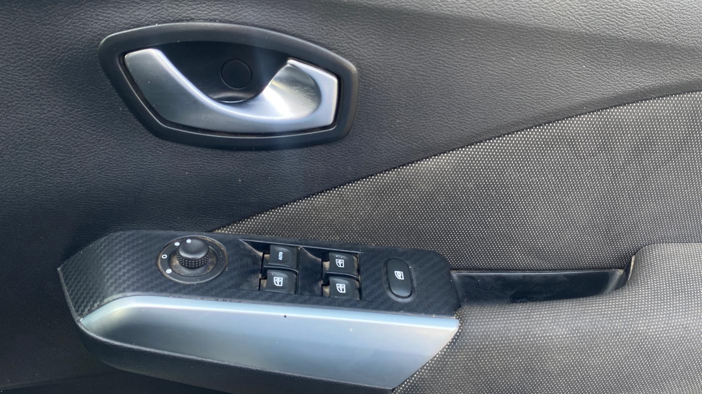 2019 Nissan Kicks XV 1.5, Petrol, Manual, 70,555 km, Driver Side Door Panels Control