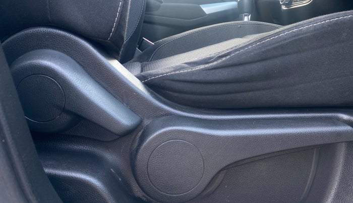 2019 Nissan Kicks XV 1.5, Petrol, Manual, 70,782 km, Driver Side Adjustment Panel