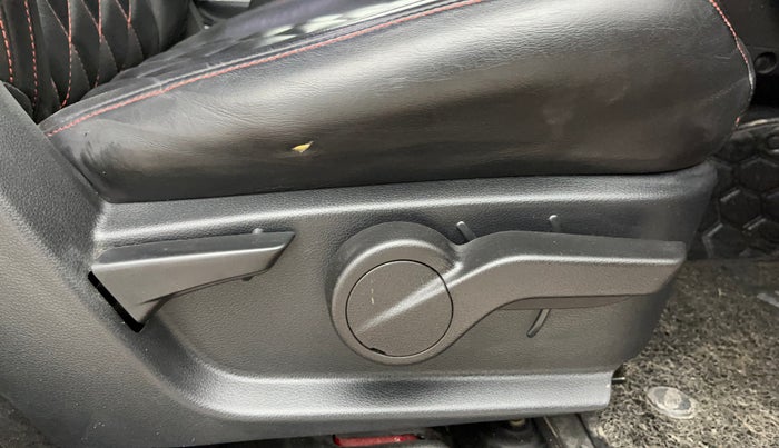 2022 Mahindra Thar LX PETROL HT 4WD AT, Petrol, Automatic, 16,507 km, Driver Side Adjustment Panel