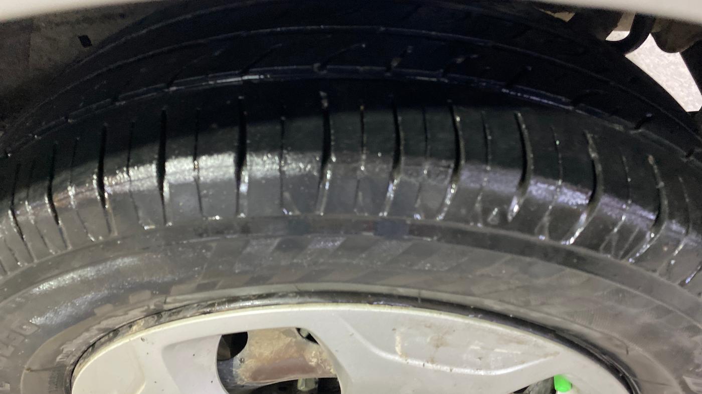 2018 Tata Tiago XT DIESEL, Diesel, Manual, 1,21,378 km, Left Front Tyre Tread