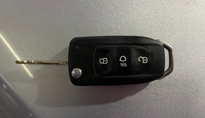 2018 Tata Tiago XT DIESEL, Diesel, Manual, 1,21,378 km, Key Close Up