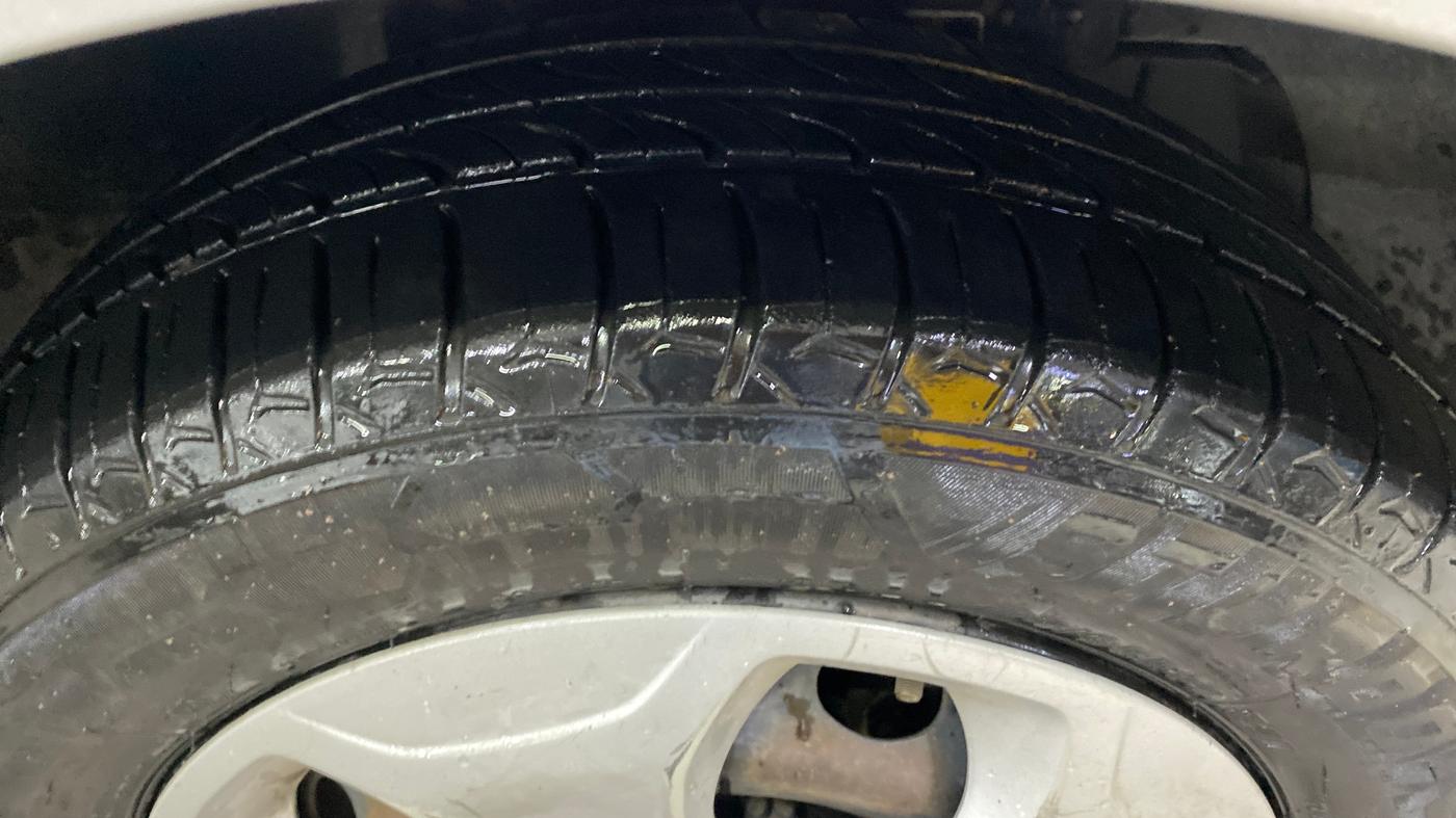 2018 Tata Tiago XT DIESEL, Diesel, Manual, 1,21,378 km, Right Front Tyre Tread