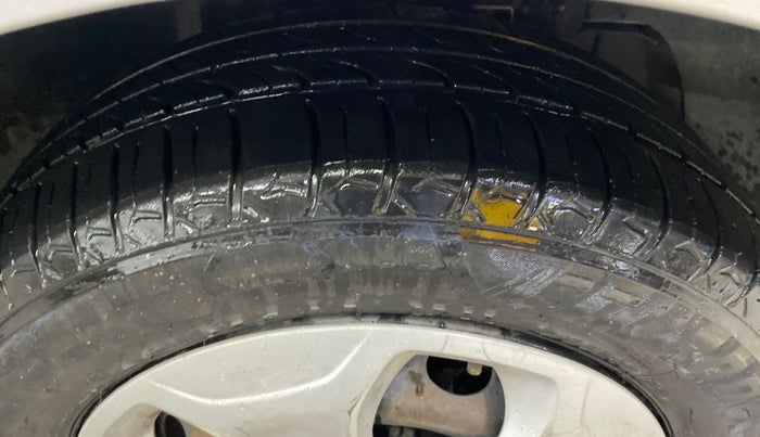 2018 Tata Tiago XT DIESEL, Diesel, Manual, 1,21,378 km, Right Front Tyre Tread