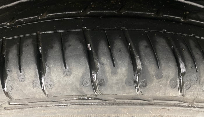 2022 Hyundai AURA SX 1.2, Petrol, Manual, 31,065 km, Left Rear Tyre Tread