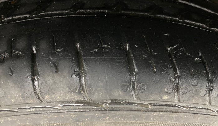 2022 Hyundai AURA SX 1.2, Petrol, Manual, 31,065 km, Left Front Tyre Tread