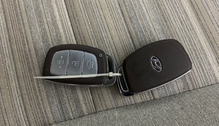 2022 Hyundai AURA SX 1.2, Petrol, Manual, 31,065 km, Key Close Up