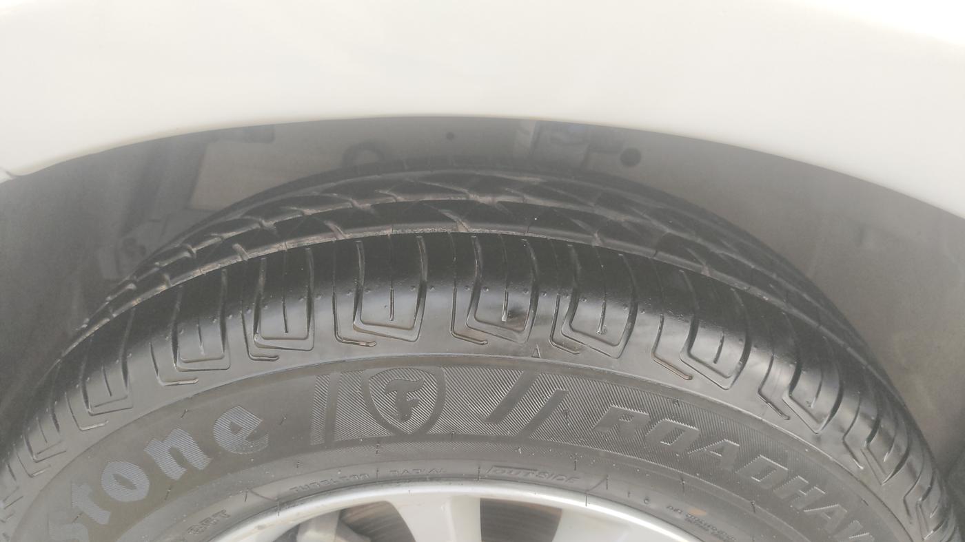 2014 Maruti Swift VXI, Petrol, Manual, 95,449 km, Left Front Tyre Tread