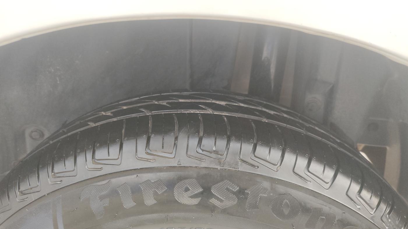 2014 Maruti Swift VXI, Petrol, Manual, 95,449 km, Left Rear Tyre Tread