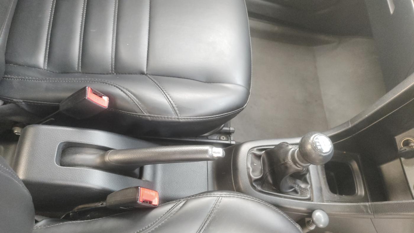2014 Maruti Swift VXI, Petrol, Manual, 95,449 km, Gear Lever