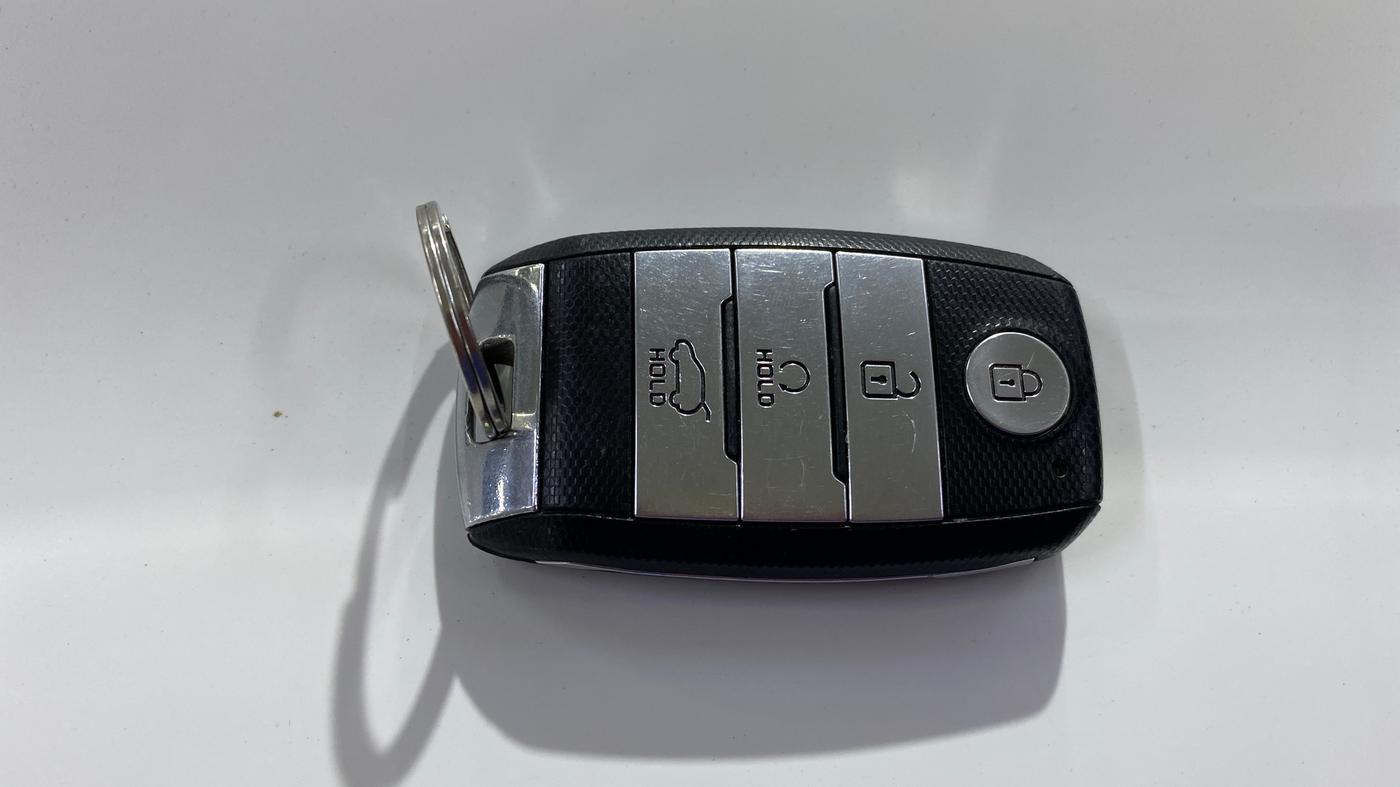 2021 KIA SONET HTK PLUS 1.5 AT, Diesel, Automatic, 1,32,553 km, Key Close Up