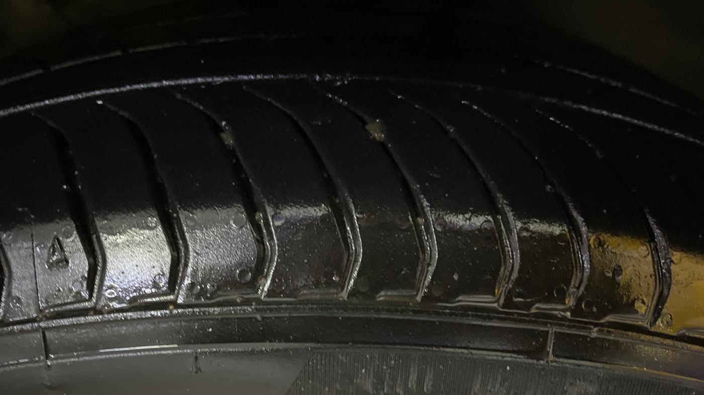2021 KIA SONET HTK PLUS 1.5 AT, Diesel, Automatic, 1,32,553 km, Right Front Tyre Tread