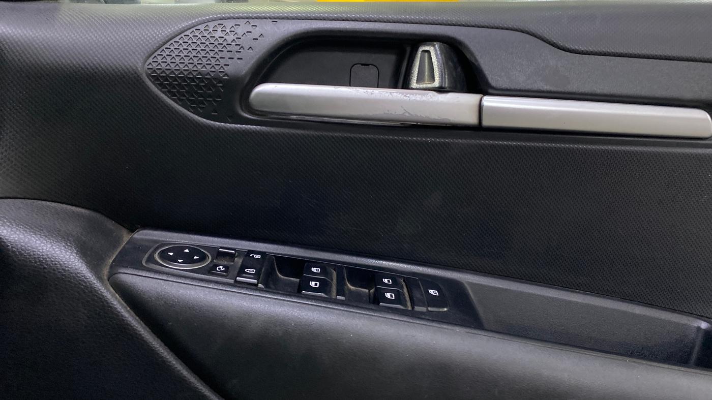 2021 KIA SONET HTK PLUS 1.5 AT, Diesel, Automatic, 1,32,553 km, Driver Side Door Panels Control