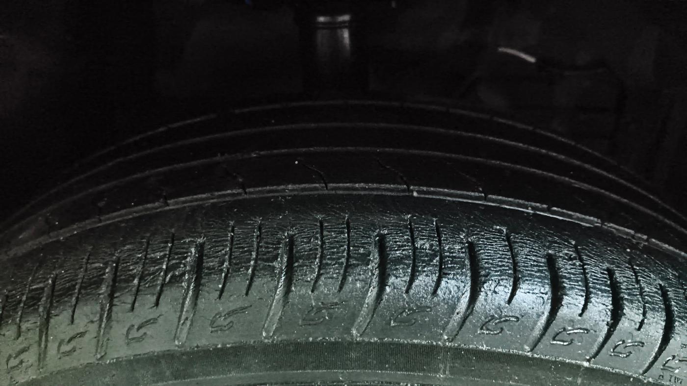 2020 Maruti Vitara Brezza ZXI PLUS DUAL TONE, Petrol, Manual, 59,753 km, Right Front Tyre Tread