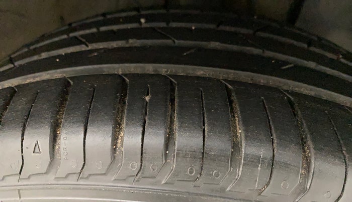 2022 Hyundai VENUE SX (O) 1.0 TURBO DCT, Petrol, Automatic, 7,754 km, Right Front Tyre Tread
