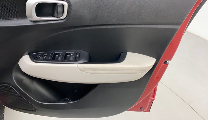 2022 Hyundai VENUE SX (O) 1.0 TURBO DCT, Petrol, Automatic, 7,754 km, Driver Side Door Panels Control