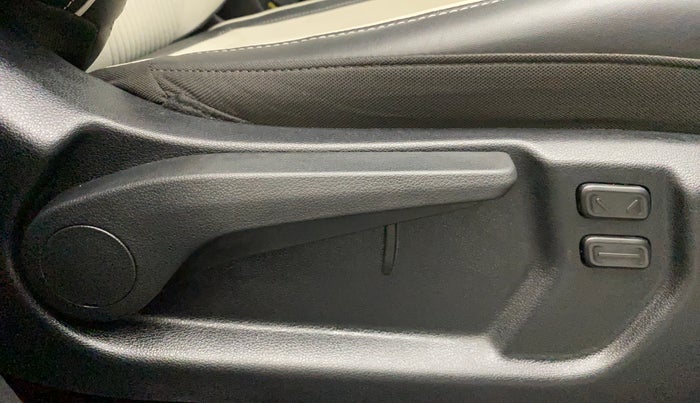 2022 Hyundai VENUE SX (O) 1.0 TURBO DCT, Petrol, Automatic, 7,754 km, Driver Side Adjustment Panel