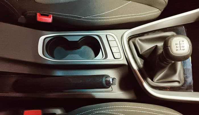 2022 MG HECTOR PLUS SUPER 1.5 PETROL TURBO HYBRID MT 7-STR, Petrol, Manual, 20,862 km, Gear Lever
