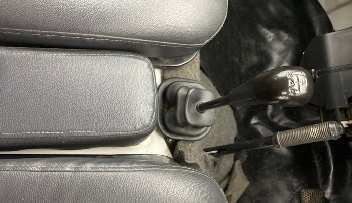 2017 Maruti Omni 5 STR, Petrol, Manual, 50,952 km, Gear Lever