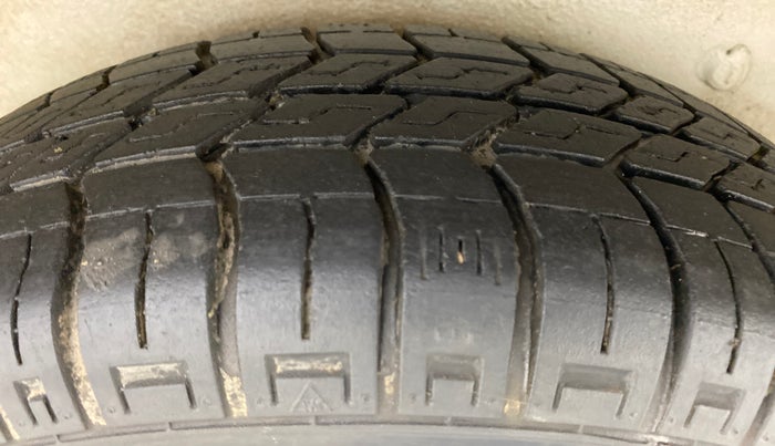 2017 Maruti Omni 5 STR, Petrol, Manual, 50,952 km, Right Rear Tyre Tread