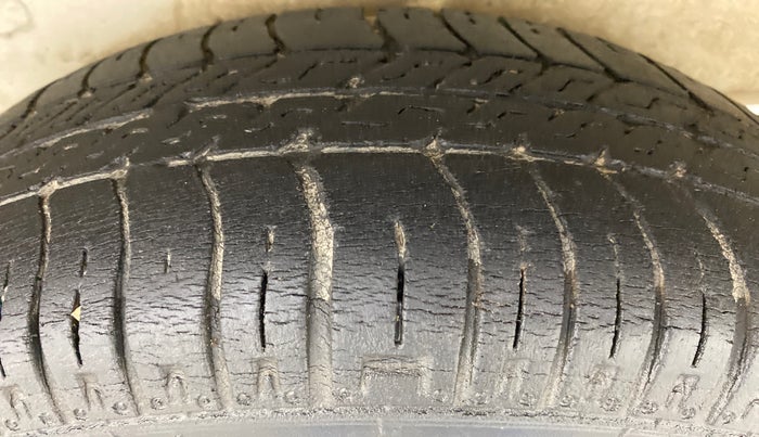2017 Maruti Omni 5 STR, Petrol, Manual, 50,952 km, Left Rear Tyre Tread