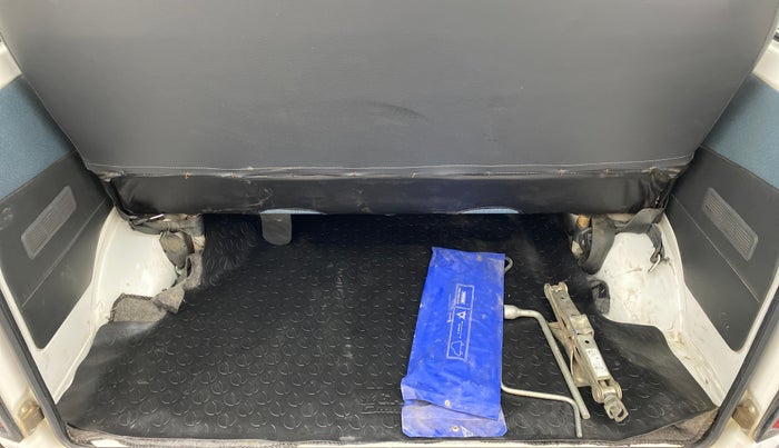 2017 Maruti Omni 5 STR, Petrol, Manual, 50,952 km, Boot Inside