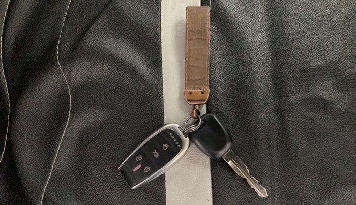 2013 Maruti Wagon R 1.0 LXI, Petrol, Manual, 88,827 km, Key Close Up