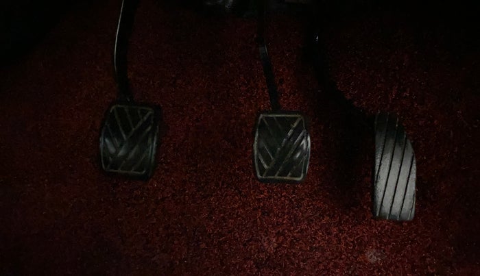 2013 Maruti Wagon R 1.0 LXI, Petrol, Manual, 88,827 km, Pedals