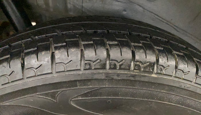2013 Maruti Wagon R 1.0 LXI, Petrol, Manual, 88,827 km, Right Rear Tyre Tread