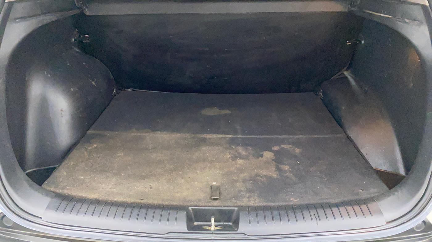 2018 Hyundai Creta 1.6 E + VTVT, Petrol, Manual, 64,849 km, Boot Inside