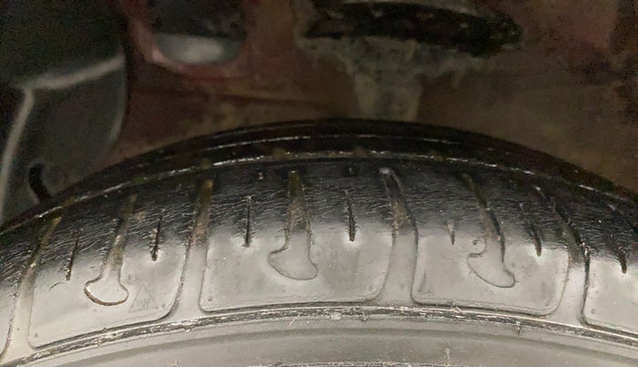 2015 Hyundai Grand i10 MAGNA 1.2 KAPPA VTVT, Petrol, Manual, 29,996 km, Left Front Tyre Tread