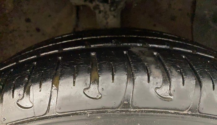 2015 Hyundai Grand i10 MAGNA 1.2 KAPPA VTVT, Petrol, Manual, 29,996 km, Right Front Tyre Tread